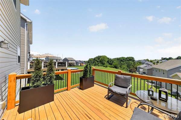 302 Pecan Bluffs DR, Wentzville, MO 63385