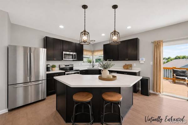 302 Pecan Bluffs DR, Wentzville, MO 63385