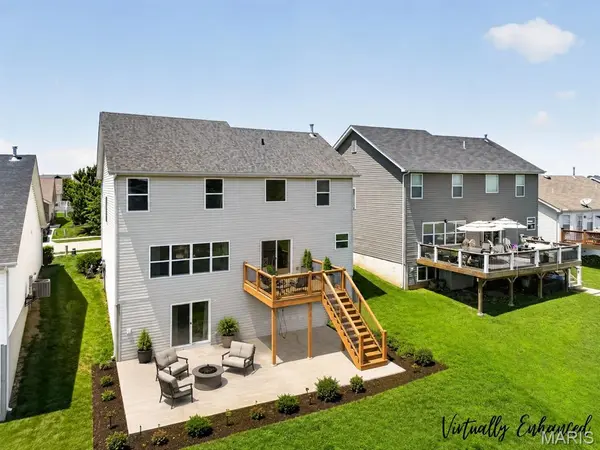 302 Pecan Bluffs DR, Wentzville, MO 63385