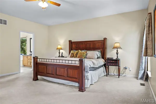 17835 Westhampton Woods DR, Chesterfield, MO 63005
