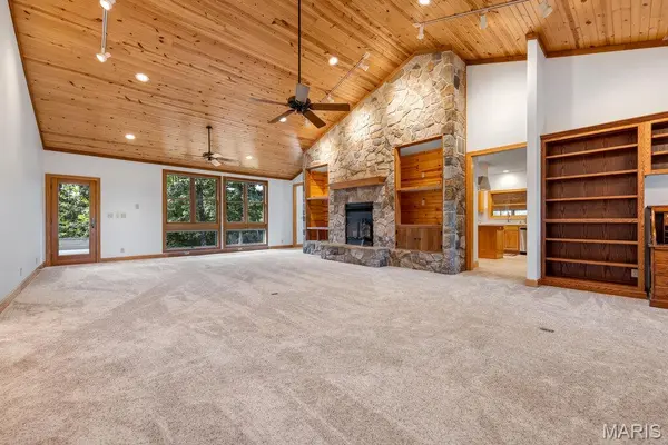 17293 Highway 8, St James, MO 65559