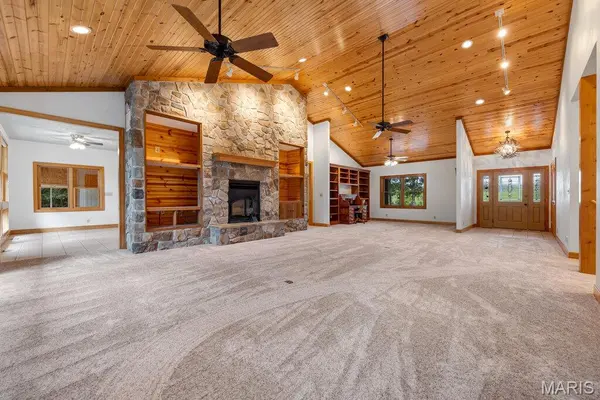 17293 Highway 8, St James, MO 65559