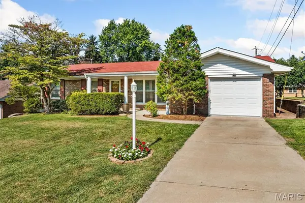 109 Meadowlark LN, St Charles, MO 63301