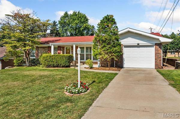 109 Meadowlark LN, St Charles, MO 63301