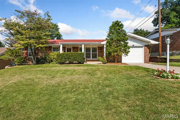 109 Meadowlark LN, St Charles, MO 63301