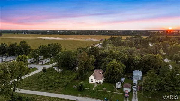 805 S Clark ST, Bellflower, MO 63333