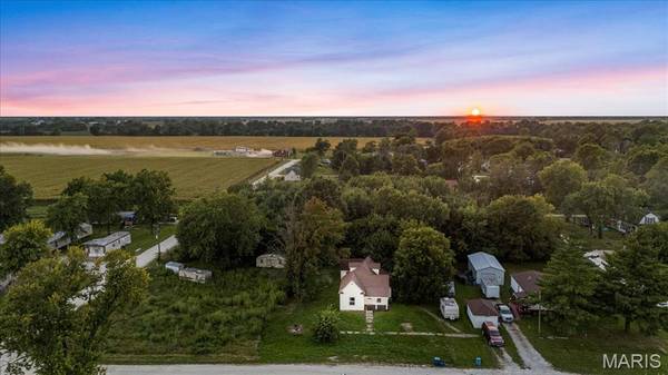 805 S Clark ST, Bellflower, MO 63333