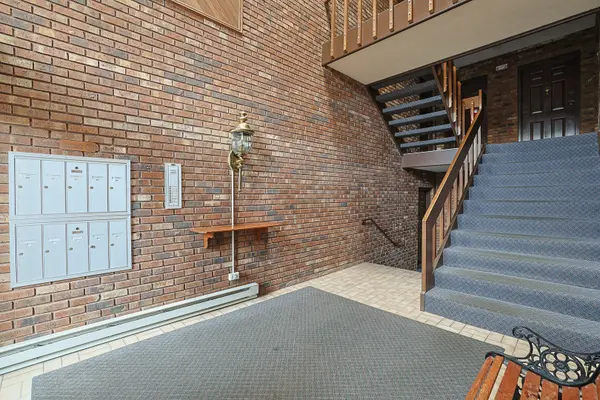 200 Red Top DR #302, Libertyville, IL 60048