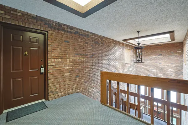 200 Red Top DR #302, Libertyville, IL 60048