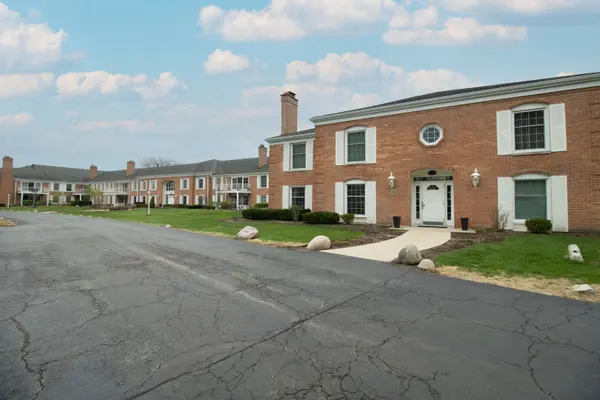 120 Carriage Way DR #202B, Burr Ridge, IL 60527