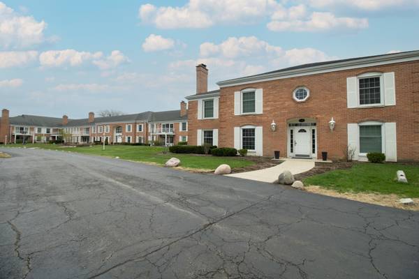 120 Carriage Way DR #202B, Burr Ridge, IL 60527