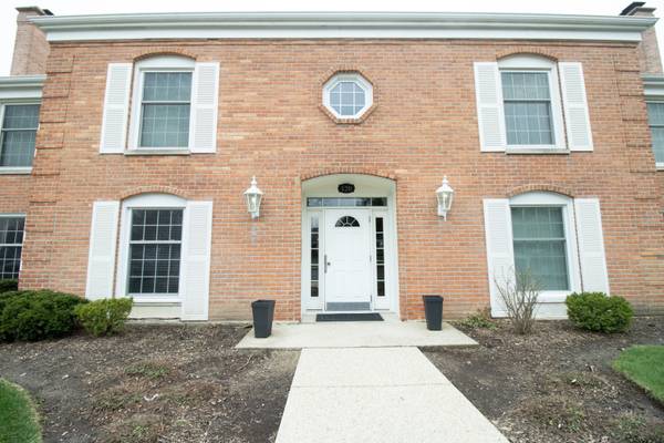 120 Carriage Way DR #202B, Burr Ridge, IL 60527