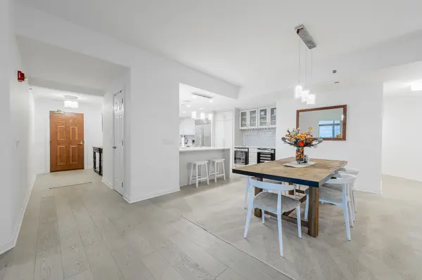 21 E HURON ST #2705, Chicago, IL 60611