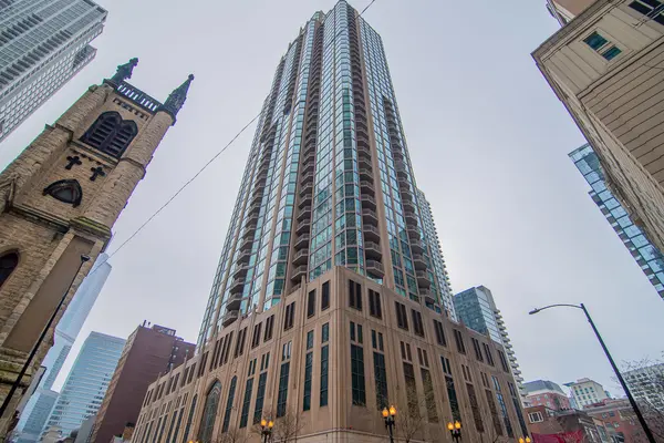 21 E HURON ST #2705, Chicago, IL 60611