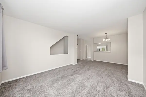 2264 Daybreak DR, Aurora, IL 60503