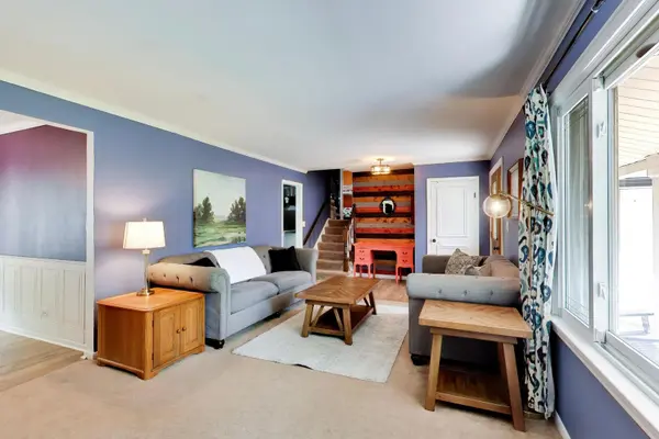 8 Charles CT, Buffalo Grove, IL 60089
