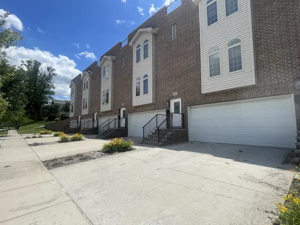 908 East ST, Lemont, IL 60439