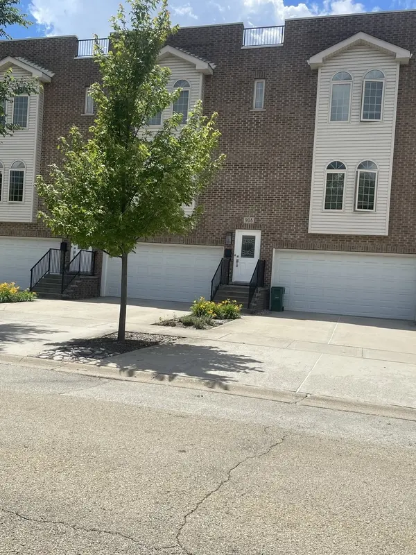 908 East ST, Lemont, IL 60439