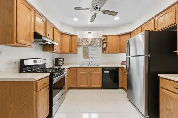2009 Keeney ST, Evanston, IL 60202