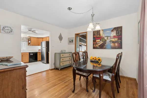 2009 Keeney ST, Evanston, IL 60202