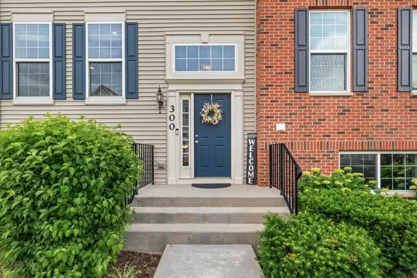 300 Lionel DR,  Grayslake,  IL 60030