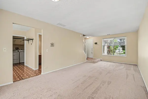 43 Stonefield DR, Glendale Heights, IL 60139