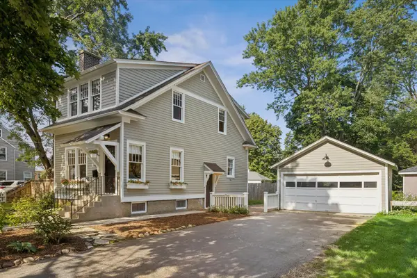 84 S Caroline ST, Crystal Lake, IL 60014