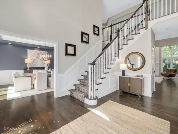 2S351 Chaucer CT, Glen Ellyn, IL 60137
