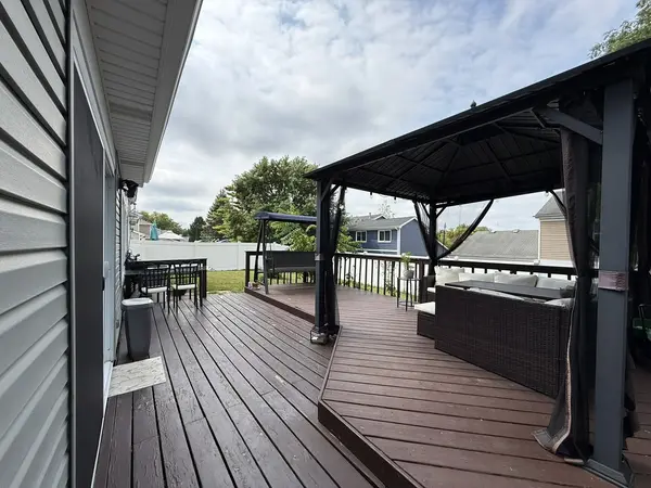 1577 Candlewood DR, Crystal Lake, IL 60014