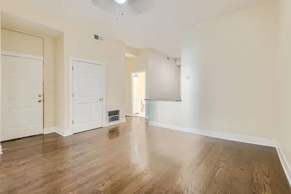 7048 N Clark ST #2FLR, Chicago, IL 60626