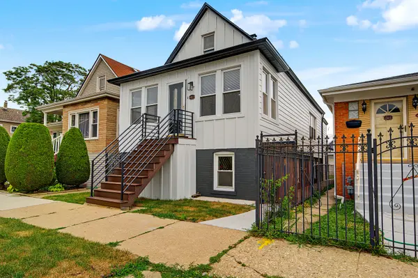 4852 W MELROSE ST, Chicago, IL 60641