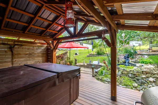 204 Chestnut ST, Leclaire, IA 52753