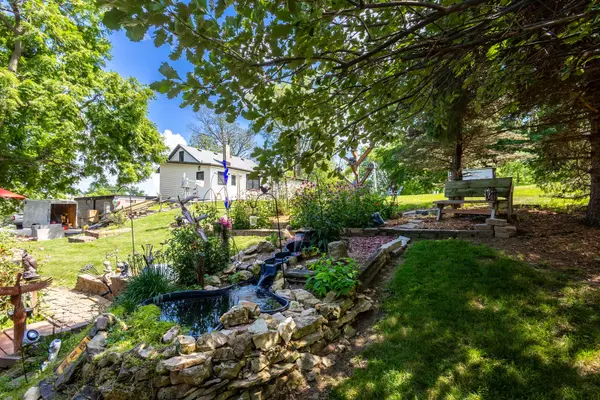 204 Chestnut ST, Leclaire, IA 52753