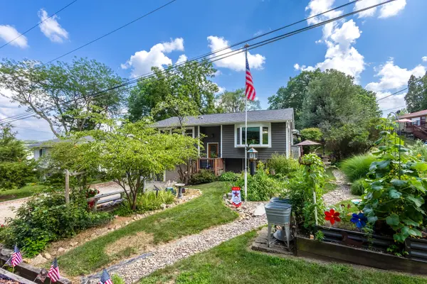204 Chestnut ST, Leclaire, IA 52753