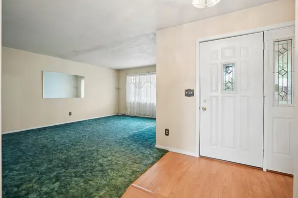 315 S Juniata ST, Blue Grass, IA 52726