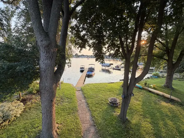 1153 N Shore DR, Crystal Lake, IL 60014