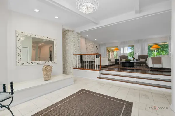 2432 Federal CT, Long Grove, IL 60047