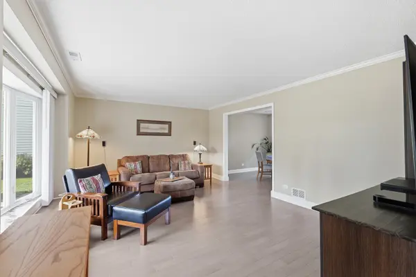 969 E Castlewood LN, Bartlett, IL 60103