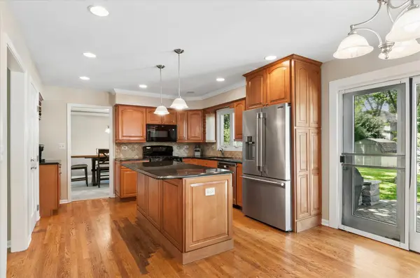1527 Abbotsford DR, Naperville, IL 60563