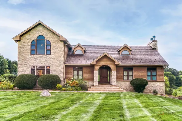 8208 Country Shire LN, Spring Grove, IL 60081