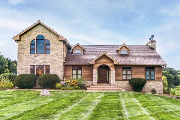 8208 Country Shire LN, Spring Grove, IL 60081