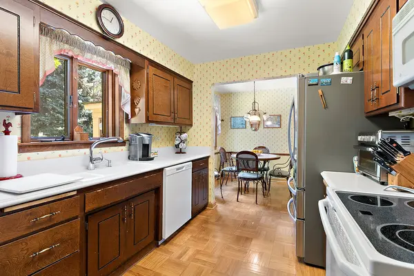 6733 N Navajo AVE, Lincolnwood, IL 60712