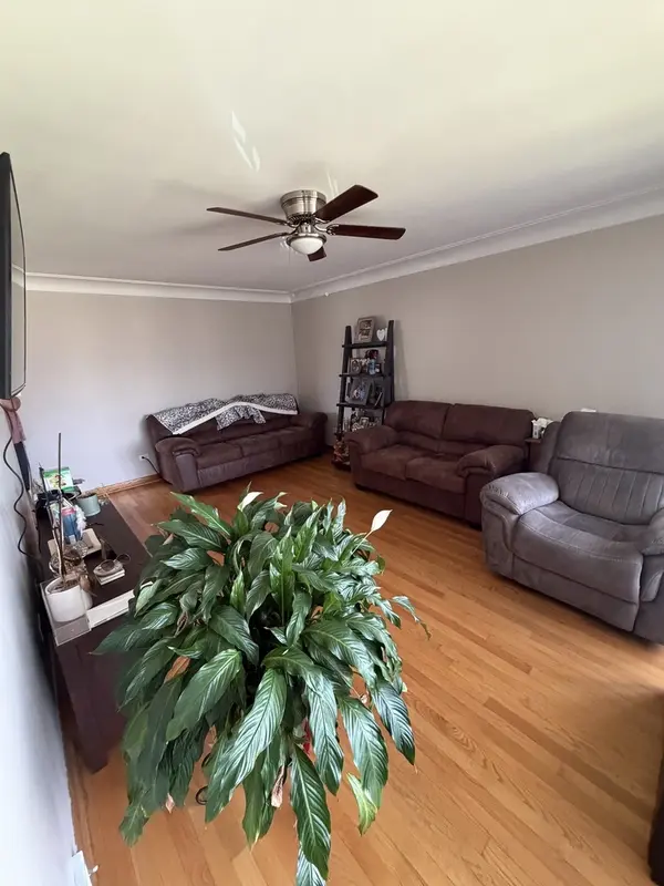 8016 Natchez AVE, Burbank, IL 60459
