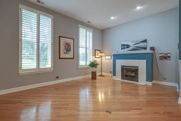 190 Leonard Wood S #106, Highland Park, IL 60035