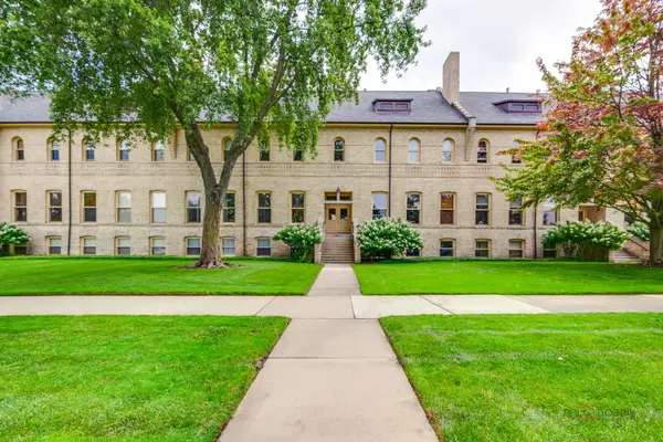 190 Leonard Wood S #106, Highland Park, IL 60035