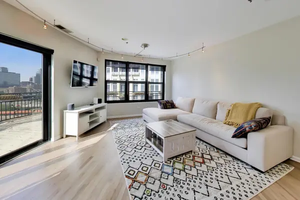 520 W Huron ST #704, Chicago, IL 60654