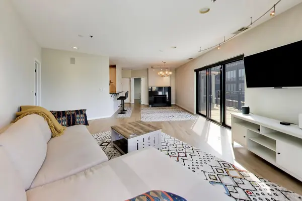 520 W Huron ST #704, Chicago, IL 60654