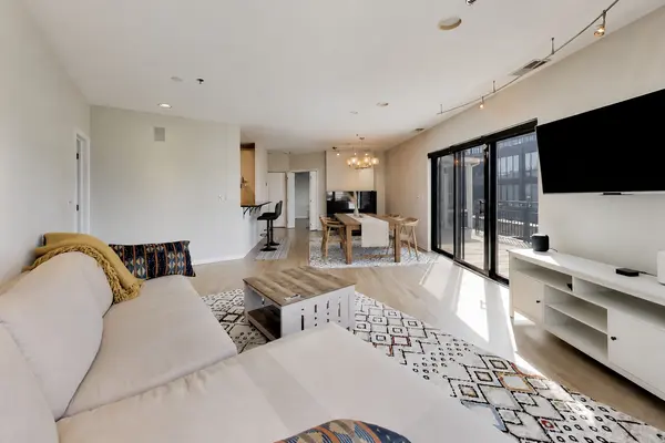 520 W Huron ST #704, Chicago, IL 60654