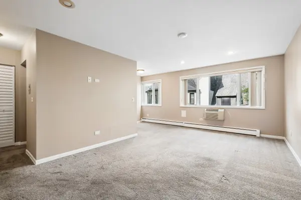 426 W Barry AVE #308, Chicago, IL 60657