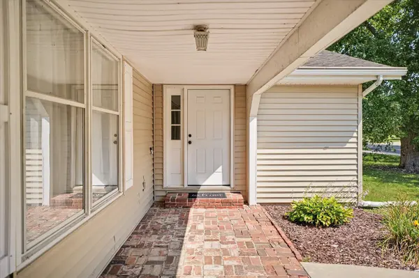 908 Hillside CT, Monticello, IL 61856
